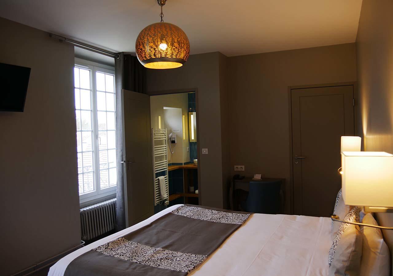 Logis - Auberge De L'Abbaye Thiron-Gardais Eksteriør bilde