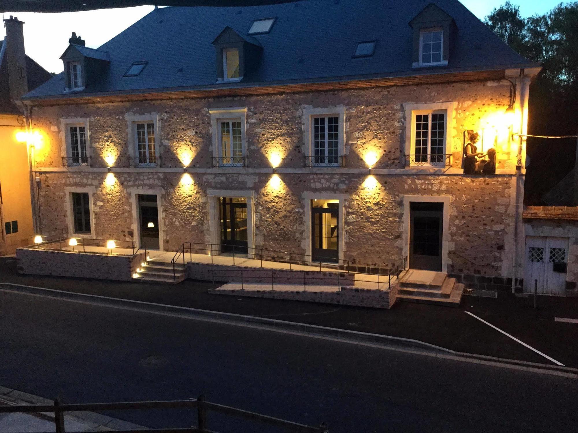 Logis - Auberge De L'Abbaye Thiron-Gardais Eksteriør bilde